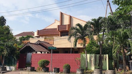 JUAL / SEWA   Rumah di Darmo Permai Timur 4  Cocok untuk Tempat Usaha/Kantor/Resto/Kafe