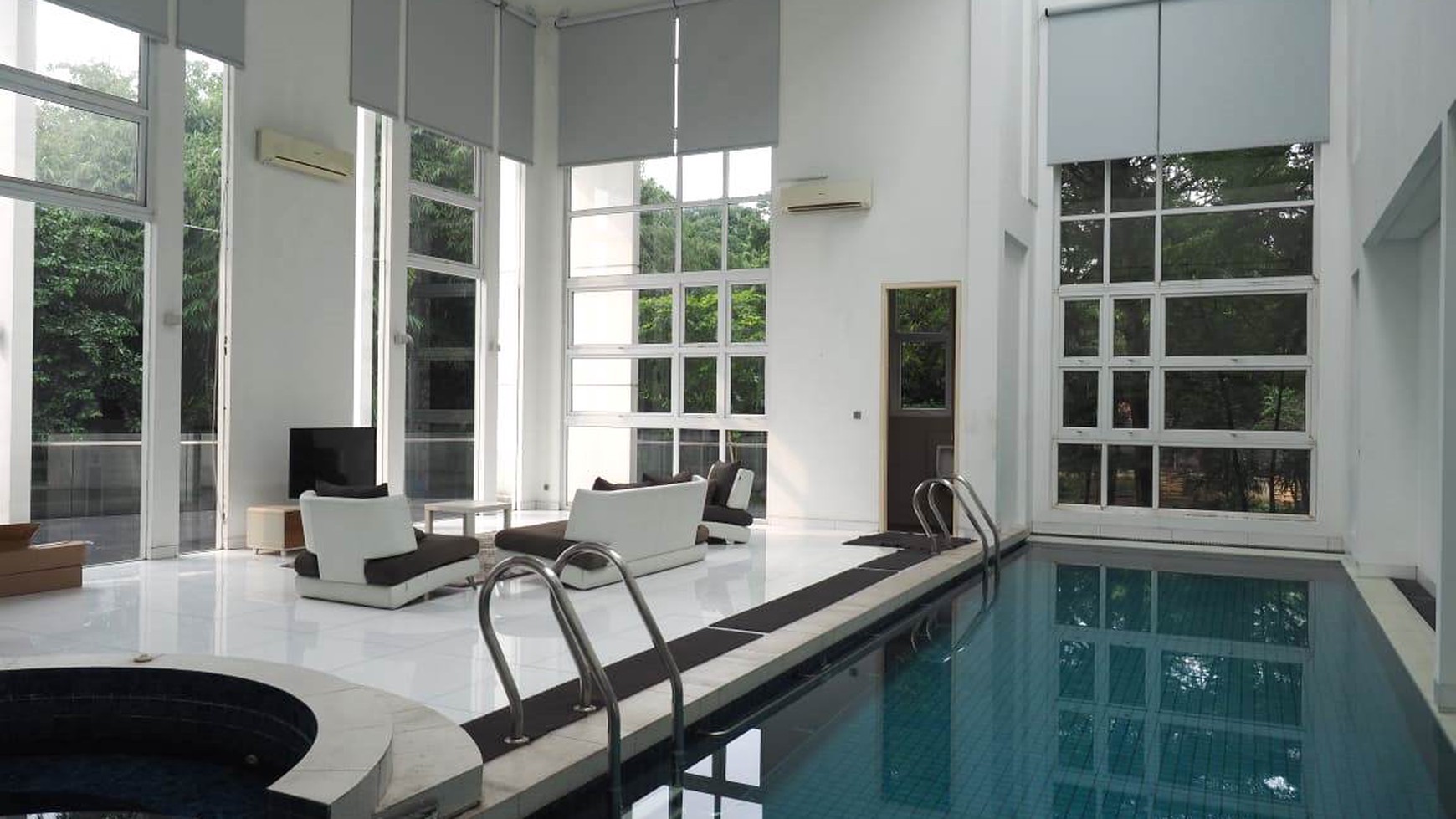 Rumah Luxury, Cantik, dengan Private Swimming Pool dalam Cluster yang Elite di Bintaro Sektor 7