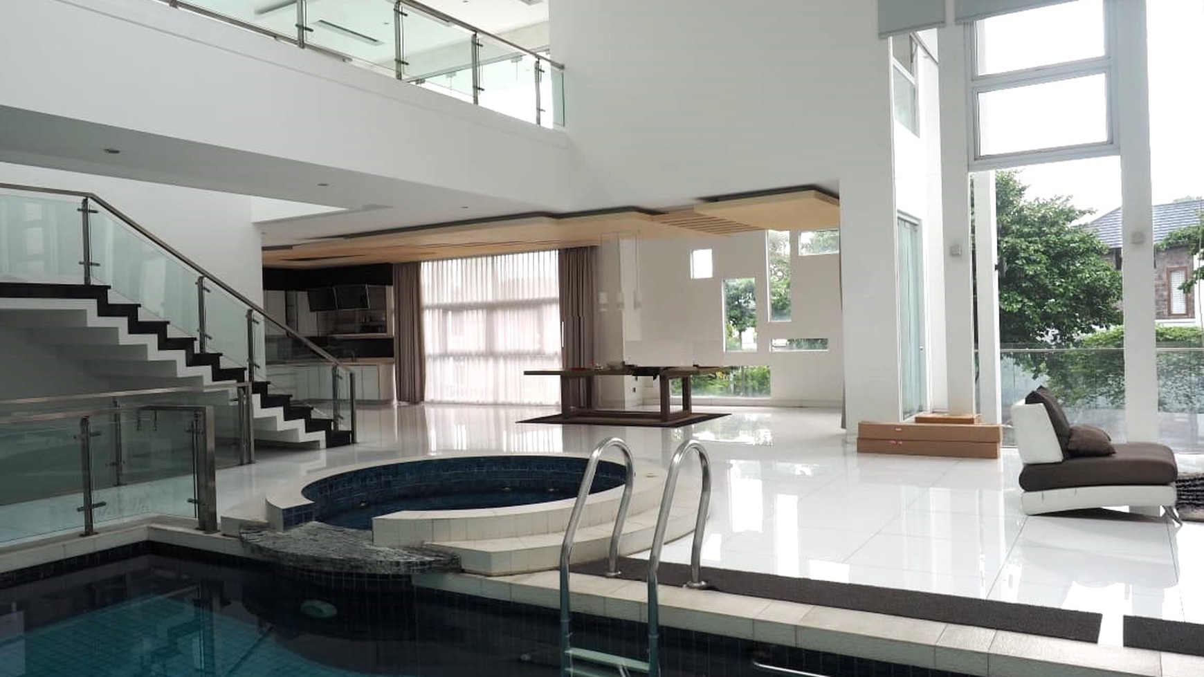 Rumah Luxury, Cantik, dengan Private Swimming Pool dalam Cluster yang Elite di Bintaro Sektor 7