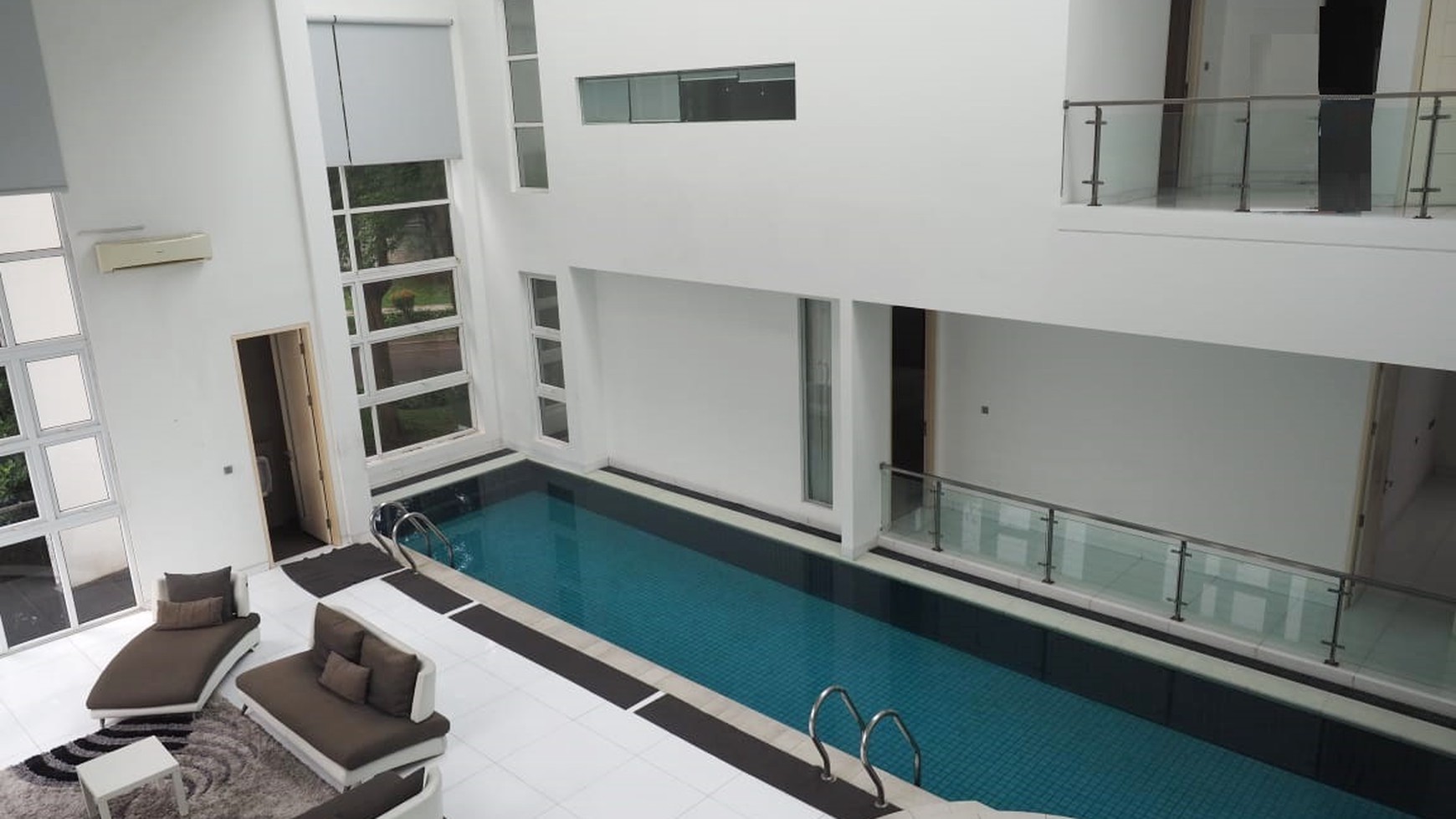 Rumah Luxury, Cantik, dengan Private Swimming Pool dalam Cluster yang Elite di Bintaro Sektor 7