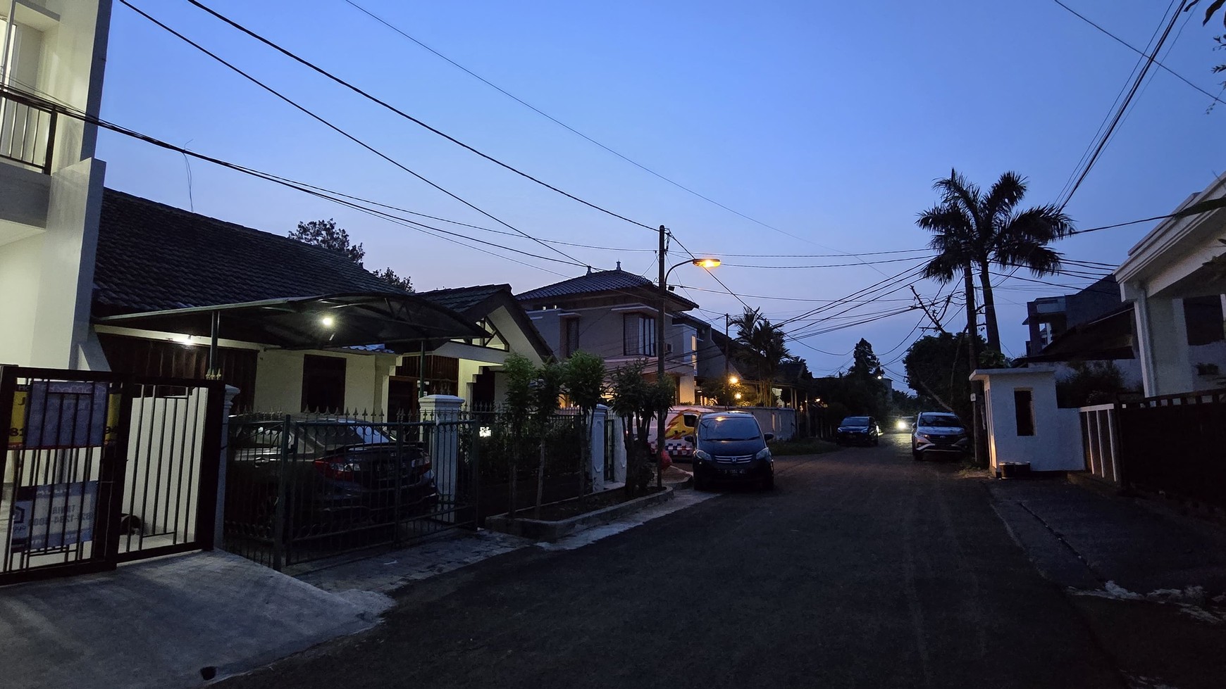 Rumah Griya Loka BSD gaya Classic Brand New, dekat Pasar Modern