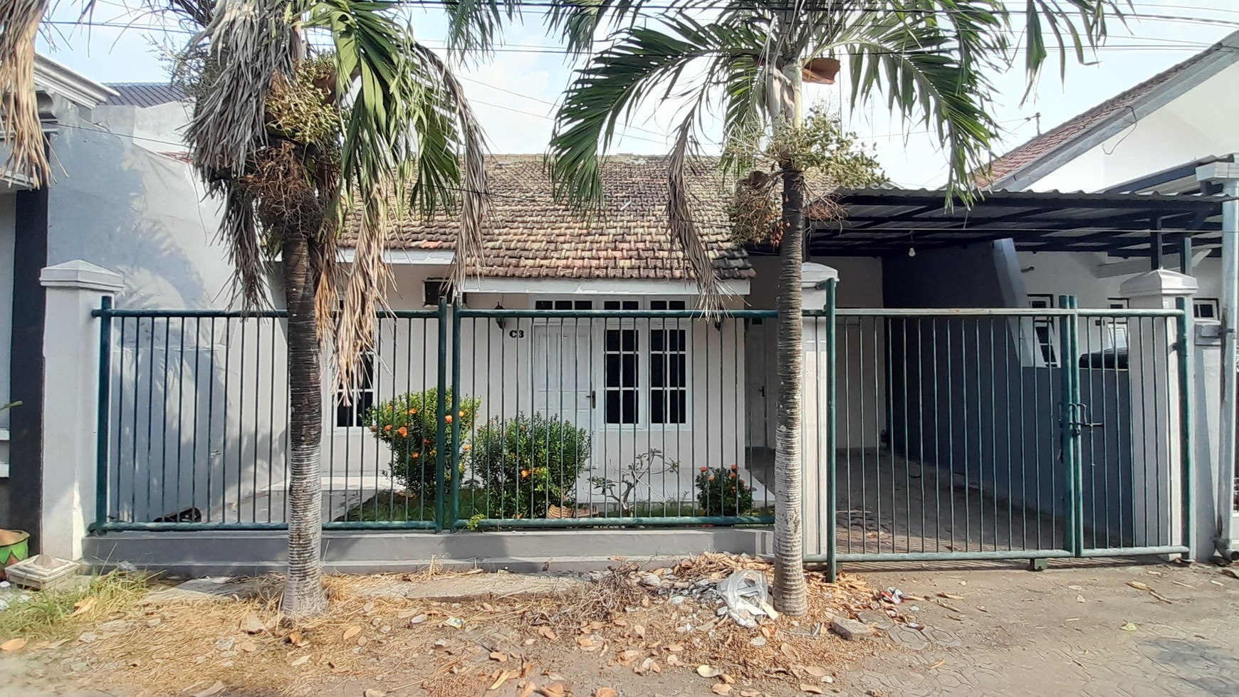 Rumah di dalam perumahan Jombang Kota