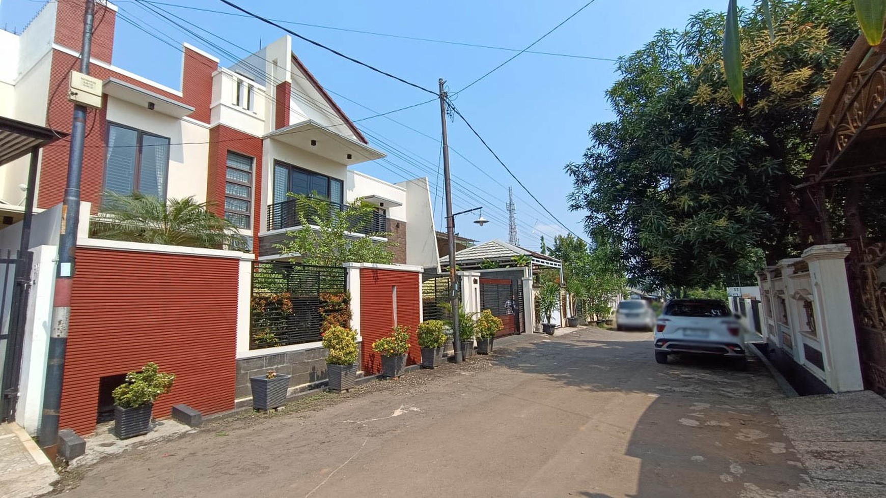 Rumah  Jaka Sampurna, bagus, dekat LRT, bebas banjir, bekasi