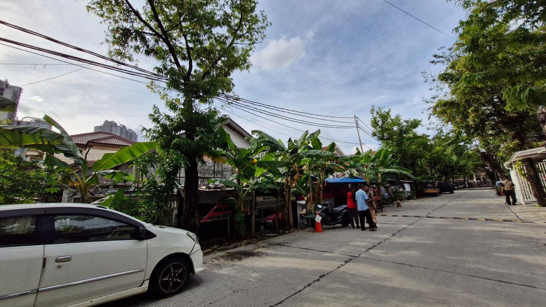 Rumah tua hitung tanah, strategis dan bisa disewa untuk gudang, Jl. Cempaka Putih Tengah, Jakarta Pusat