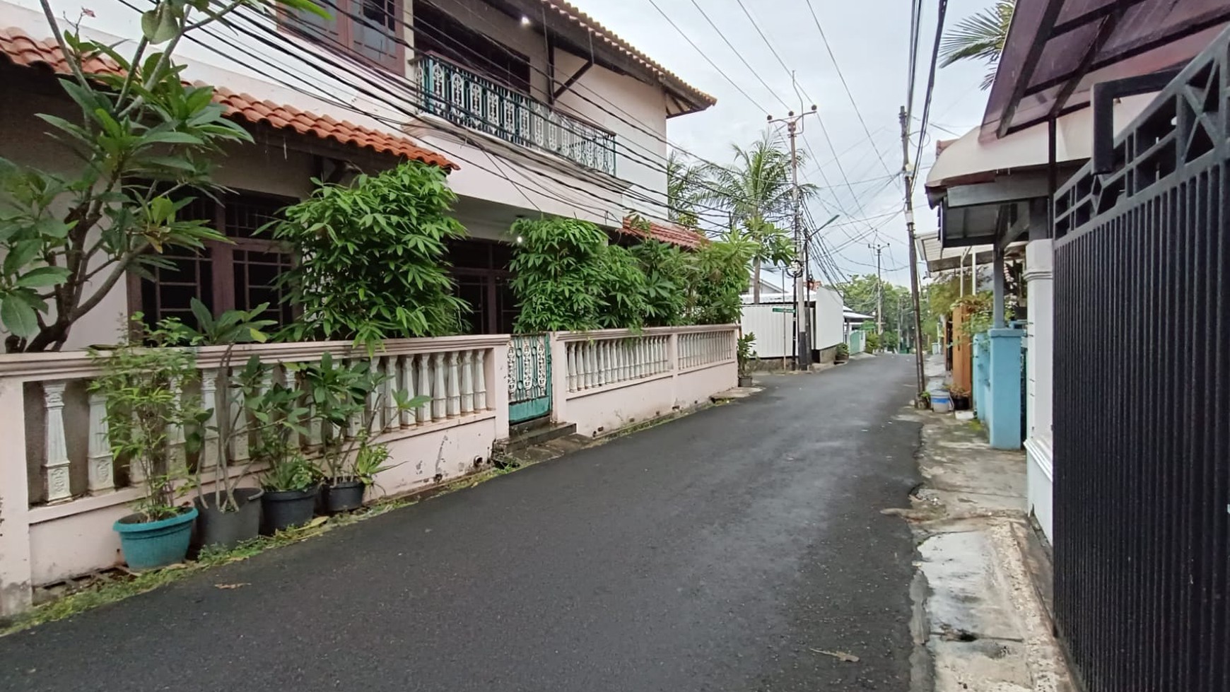 Rumah 2 Lantai Lokasi Strategis dan Bebas Banjir @Kebon Jeruk