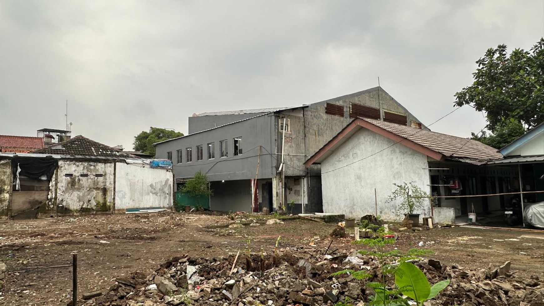 Gudang Siap Pakai Lokasi Strategis dan Pinggir Jalan @Serpong