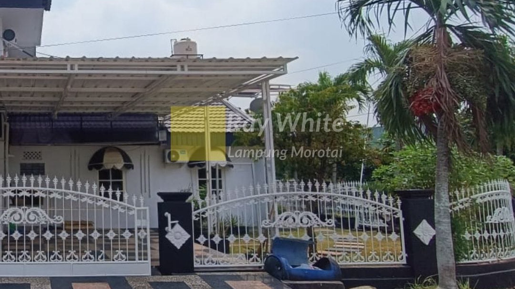 Di Jual Rumah Dua Lantai Berkanopi lin