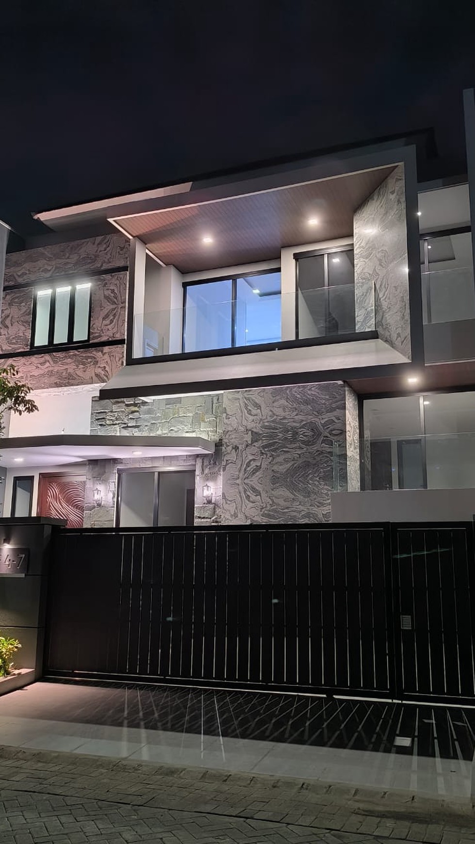 MURAH MEWAH Dijual Rumah Bukit Golf Internasional Citraland dekat Pakuwon Indah - Graha Family - New Baru SMART Home - SPESIAL Surat SHM  - Surabaya Barat - Siap Huni