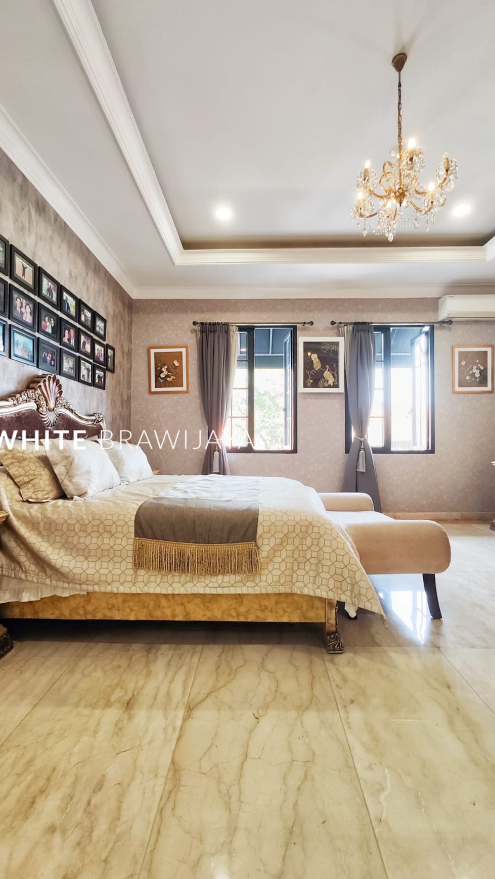 Townhouse Classic Design Furnished Area Kemang Bangka