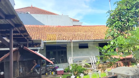 Rumah Lama lingkungan komplek Area Ragunan Jakarta Selatan