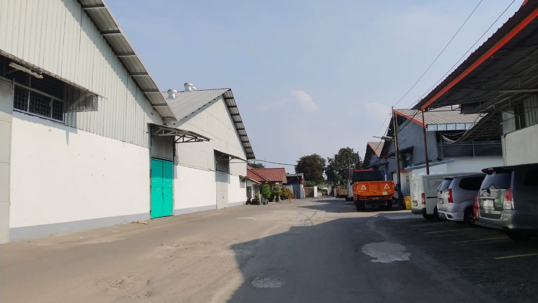 disewakan gudang di jalan raya bekasi km 20 Pegangsaan  Kelapa Gading Jakarta Utara