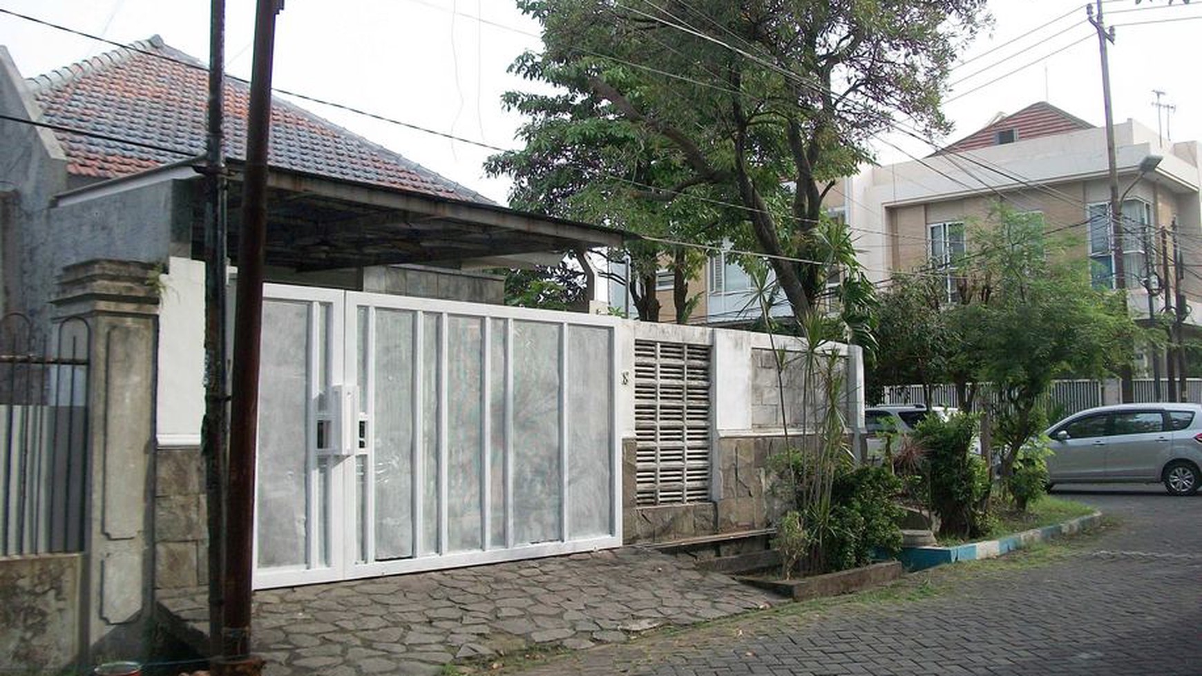 Rumah di Tenggilis Timur Dalam Surabaya Selatan, Minimalis, Hook/Pojokan - RI -