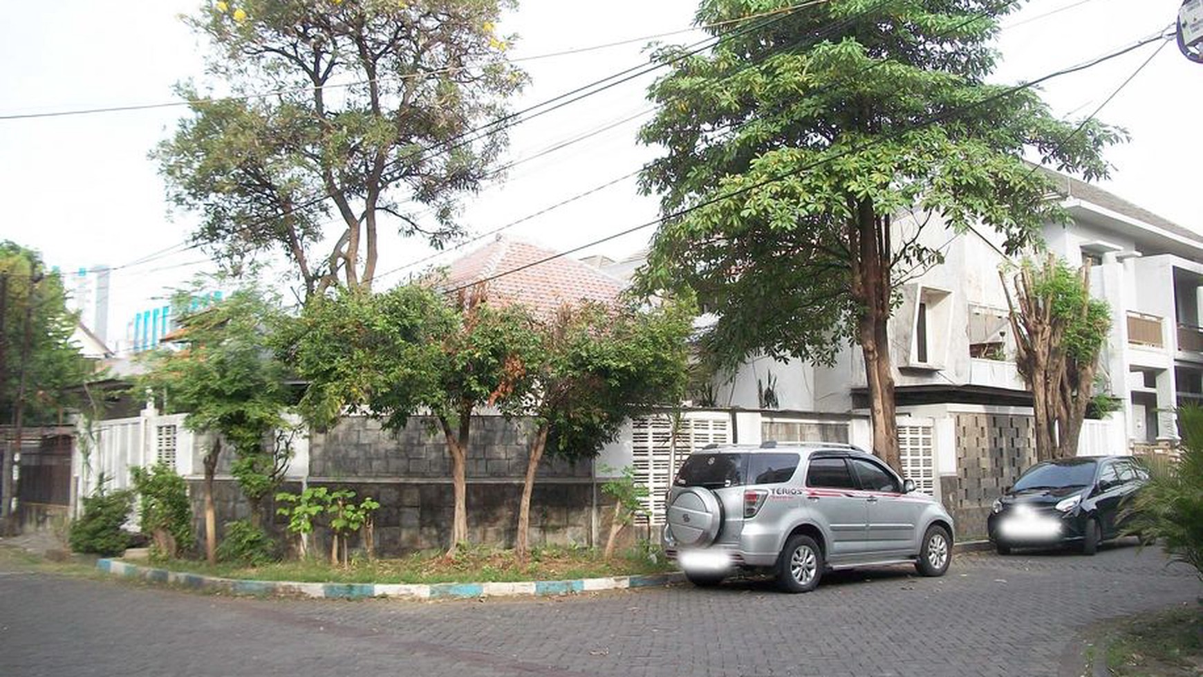 Rumah di Tenggilis Timur Dalam Surabaya Selatan, Minimalis, Hook/Pojokan - RI -