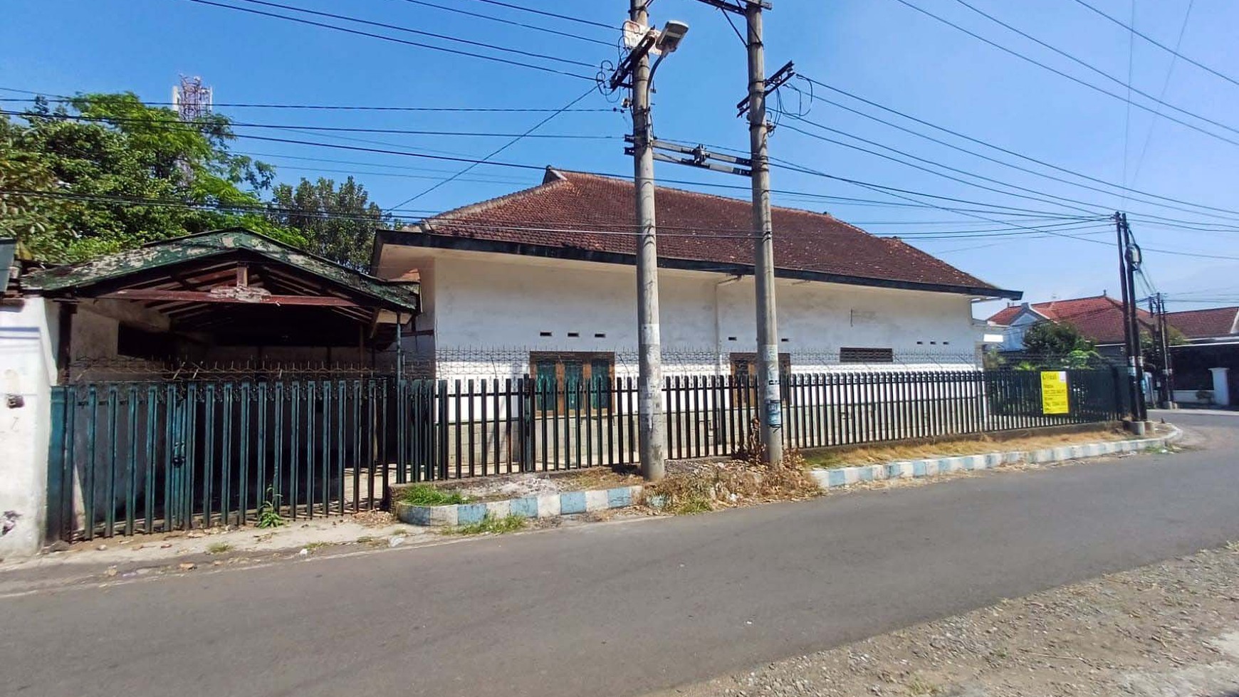 Rumah HITUNG TANAH !!! di Jl. Hasanudin, Klojen - Malang Kota, Luas 813 m2, Hook/Pojokan, SHM