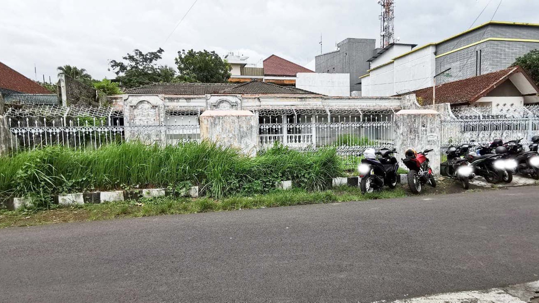 Rumah HITUNG TANAH !!! di Jl. Hasanudin, Klojen - Malang Kota, Luas 754 m2, SHM