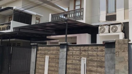 Rumah Tinggal 2 Lantai Lokasi Strategis di Condong Catur Depok Sleman 