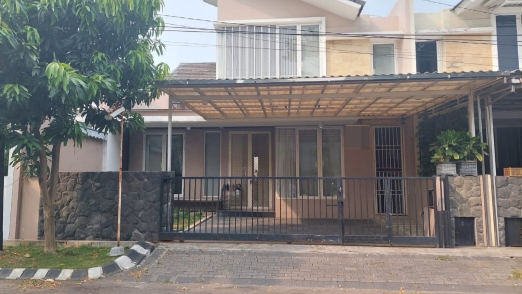 MURAH LUAS Dijual Rumah Griya Babatan Mukti Dekat Royal.Residence , Pakuwon Mall