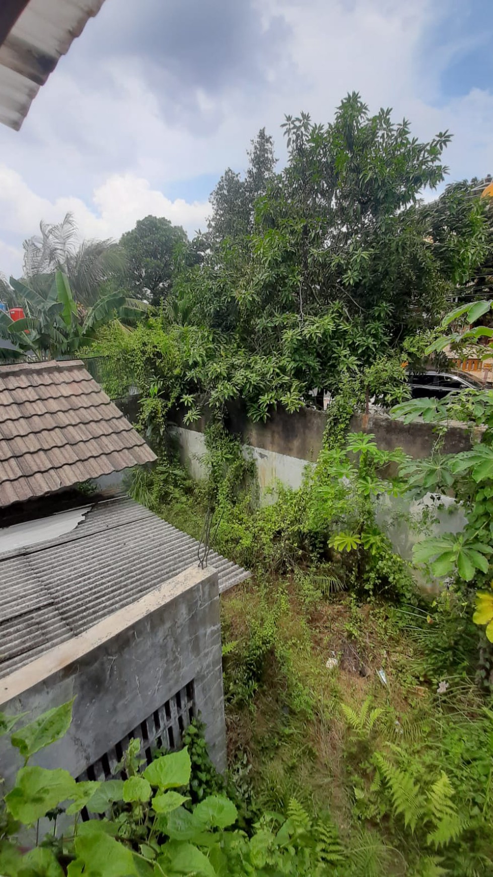 Rumah Strategis Kondisi Apa Adanya dan Halaman Luas @Pamulang