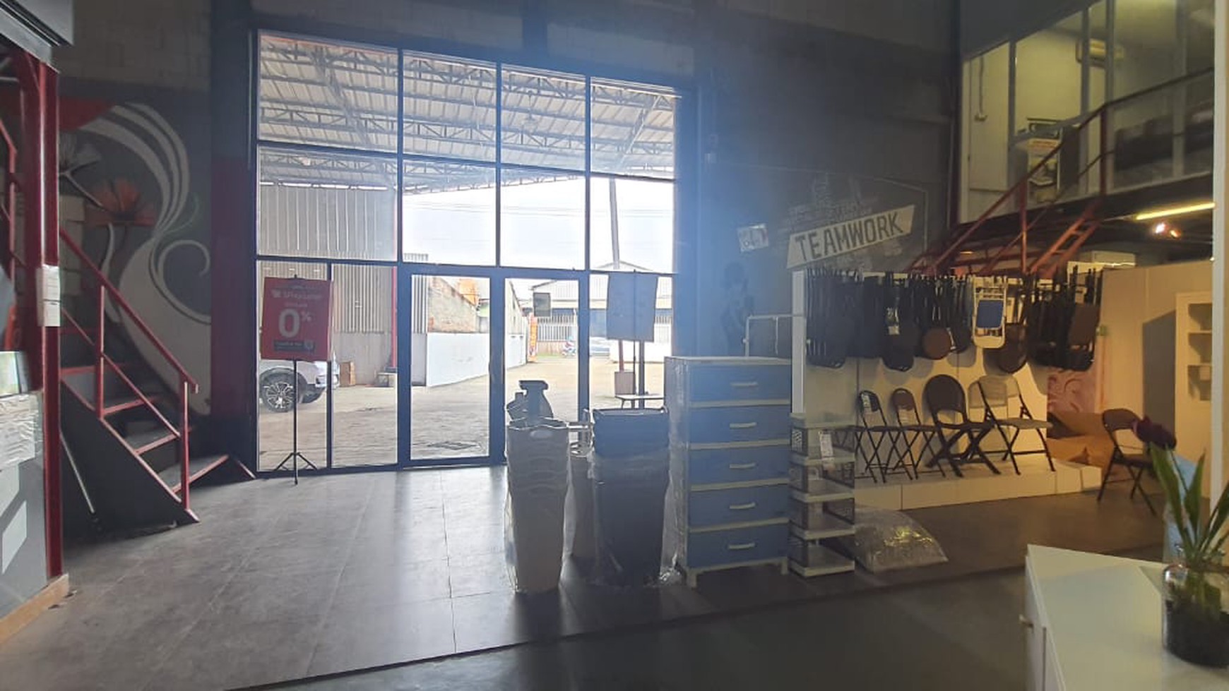 Tempat Usaha - Gudang Komersial di Jl. Raya MT. Haryono Setu Bekasi 