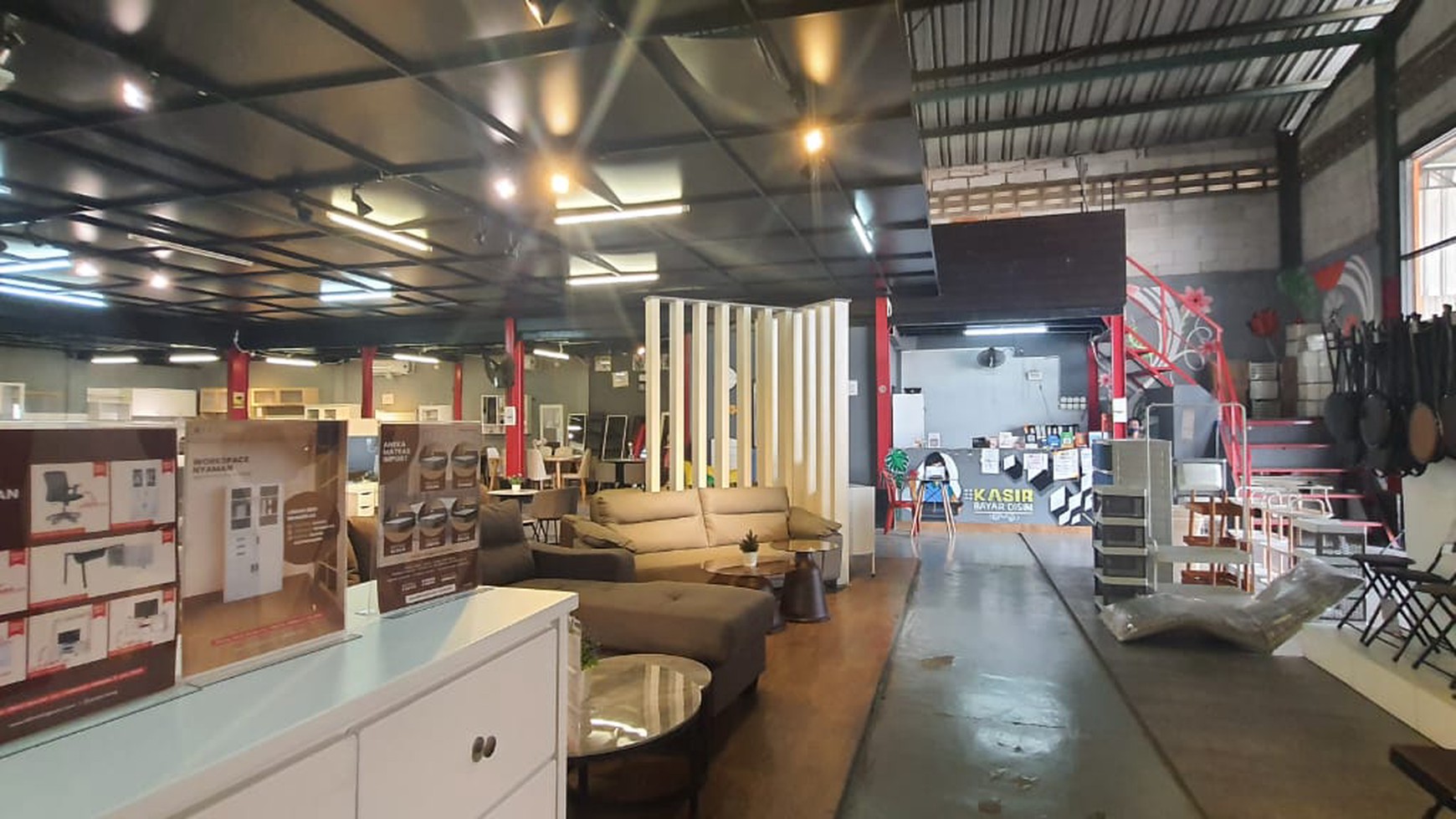 Tempat Usaha - Gudang Komersial di Jl. Raya MT. Haryono Setu Bekasi 