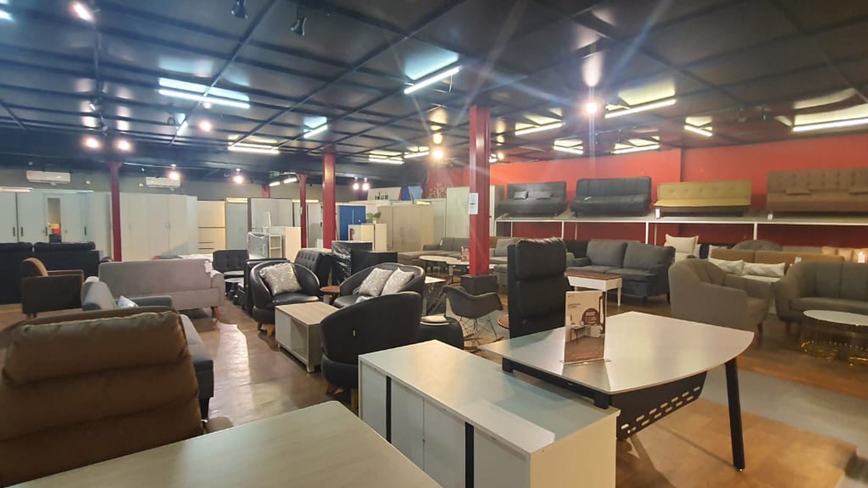 Tempat Usaha - Gudang Komersial di Jl. Raya MT. Haryono Setu Bekasi 