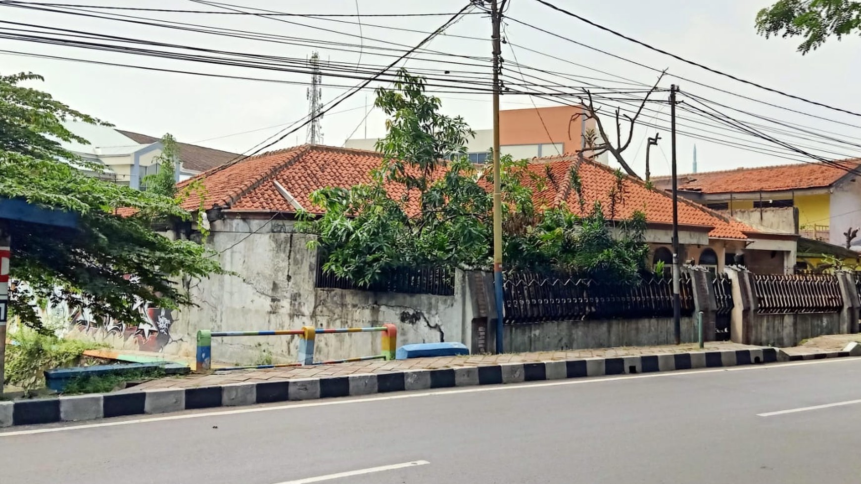 Termurah. Tanah plus Bangunan Di kota Tangerang