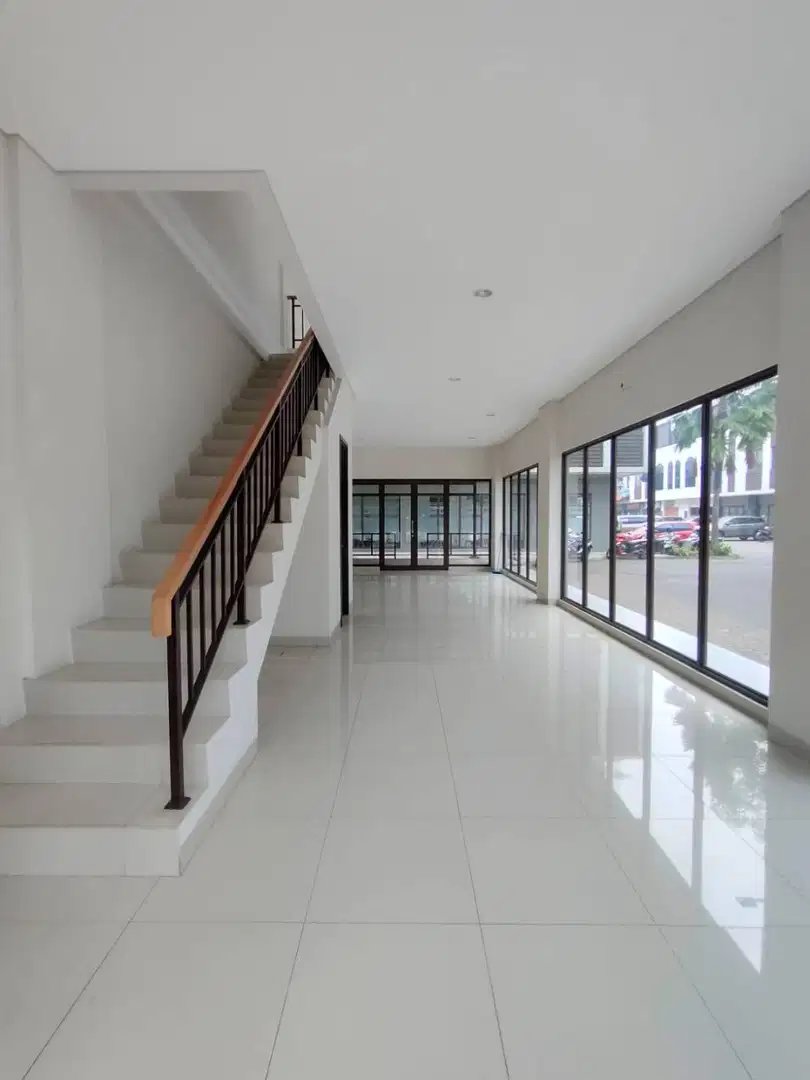 Hot Rent. Ruko bagus West Park, cocok untuk berbagai usaha.. 