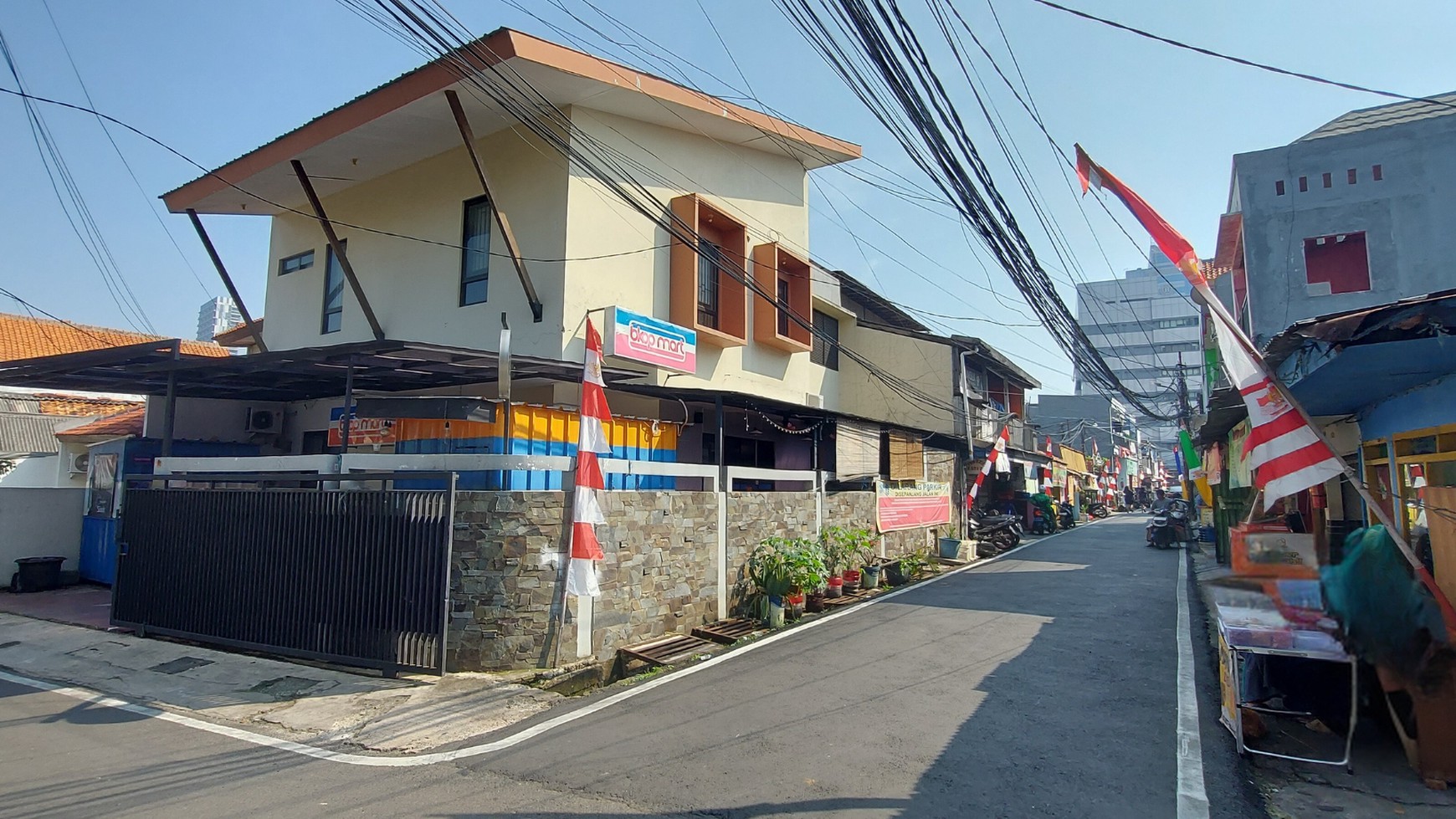 Rumah di Lokasi Strategis Cikoko Barat Pancoran, Jakarta Selatan