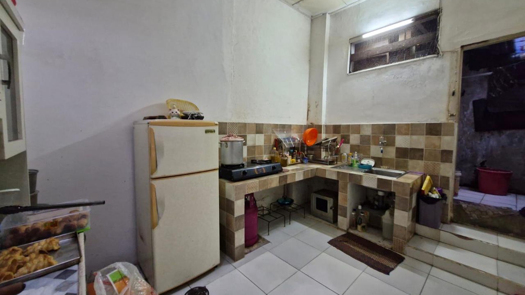 Di Jual Rumah tua hitung tanah lokasi area tenang dan strategis strategis di Jl. Kerinci Gunung, Jakarta Selatan 