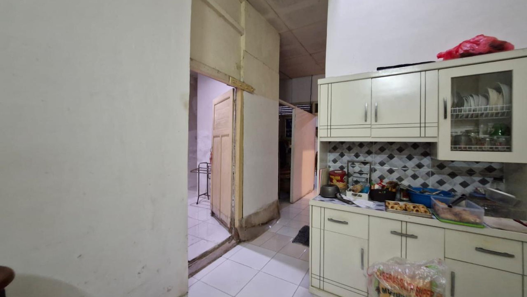 Di Jual Rumah tua hitung tanah lokasi area tenang dan strategis strategis di Jl. Kerinci Gunung, Jakarta Selatan 