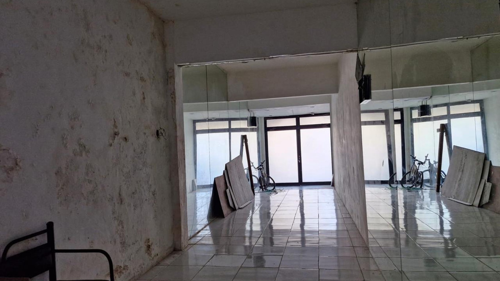 Di Jual Rumah tua hitung tanah lokasi area tenang dan strategis strategis di Jl. Kerinci Gunung, Jakarta Selatan 