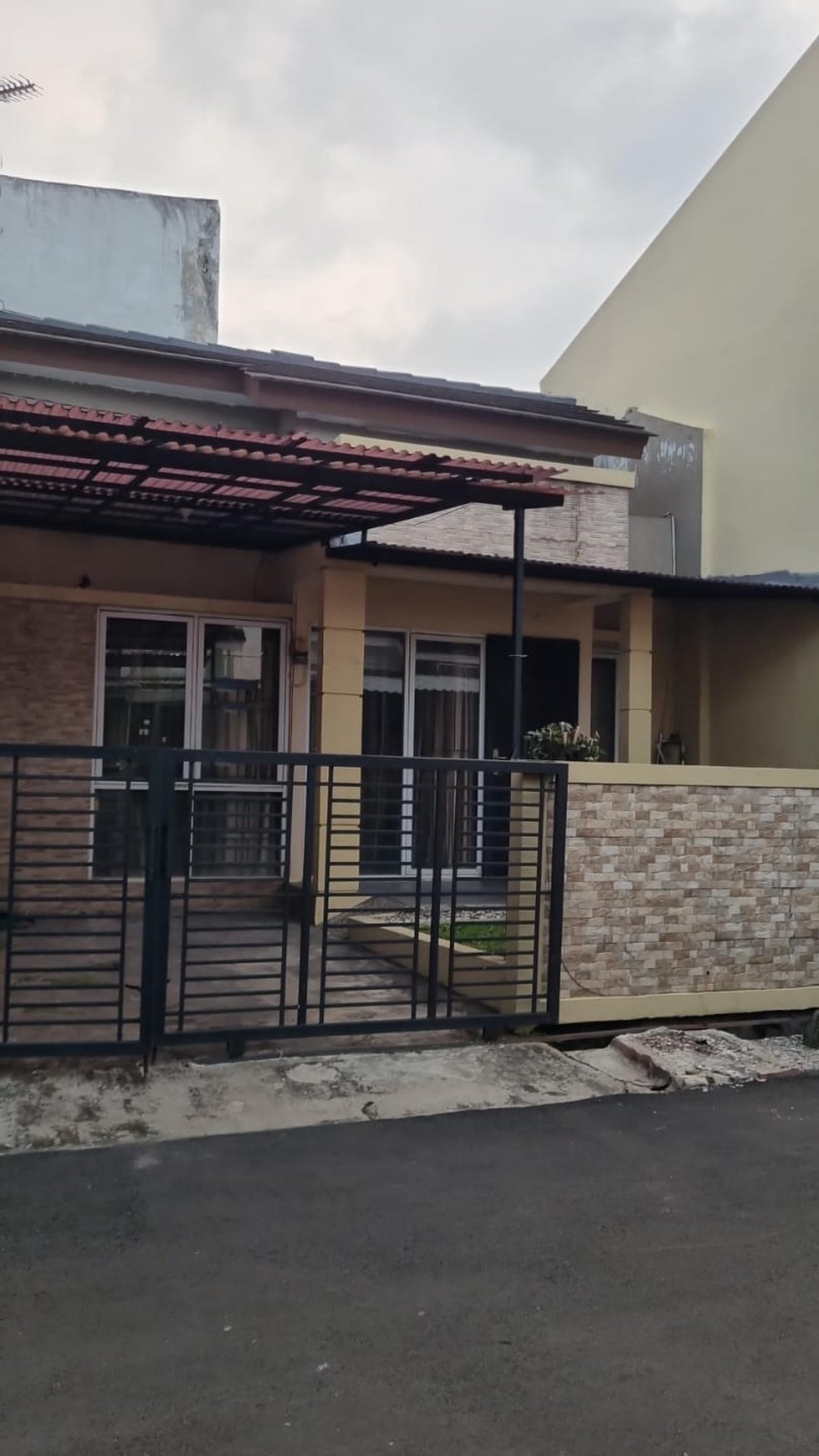 Rumah Minimalis Siap Huni Lokasi Strategis dekat BSD dan Bintaro