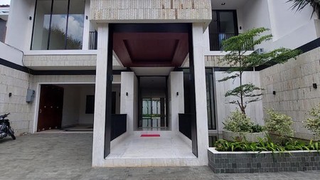 Rumah Mewah 2 lantai Semi Furnished ada Kolam Renang di Kemang Jaksel