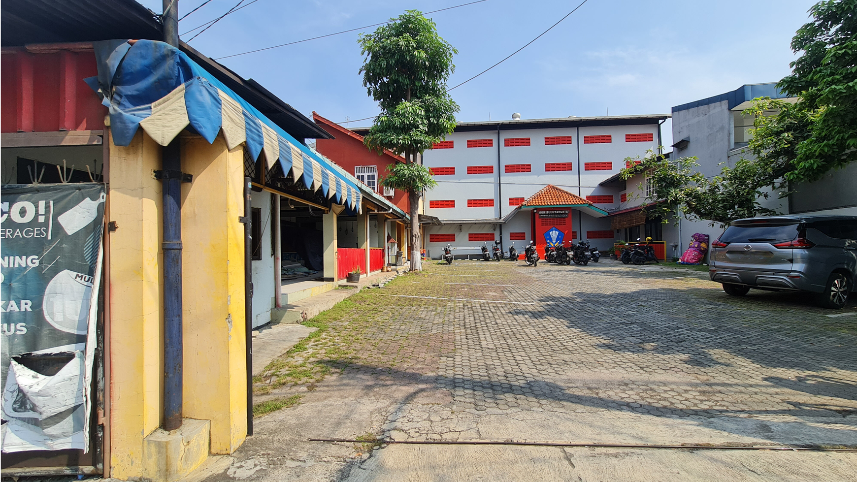 Gelanggang Olahraga Bulutangkis Aktif dan Ramai di Bekasi Timur