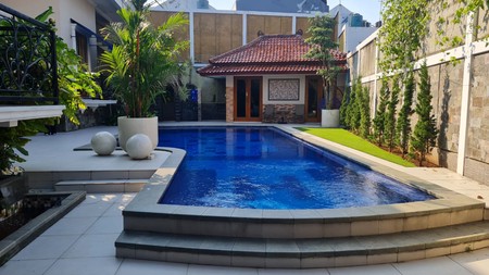 Rumah Mewah Like New dengan Pool di Pamulang Tangerang Selatan 