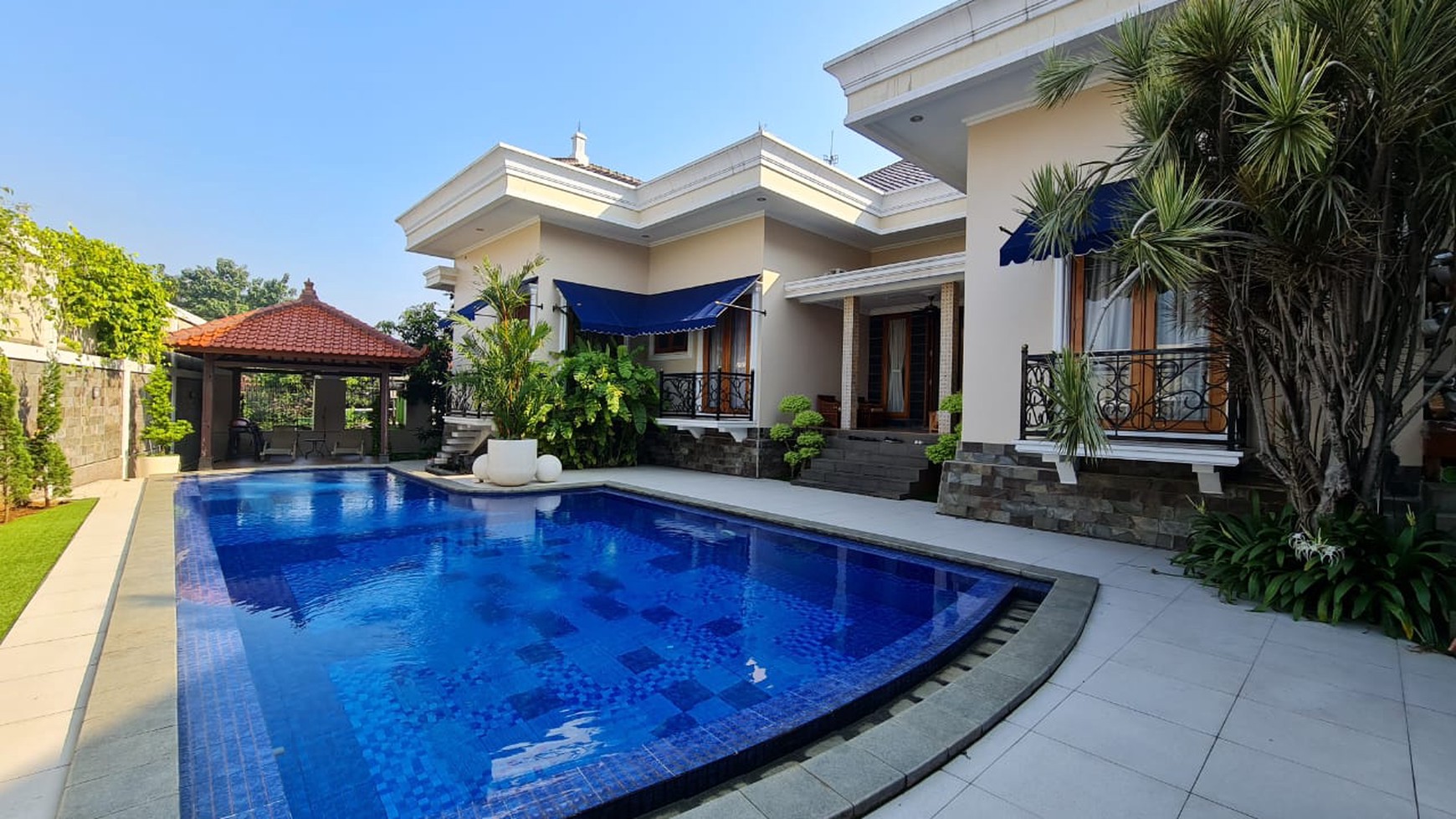 Rumah Mewah Like New dengan Pool di Pamulang Tangerang Selatan 