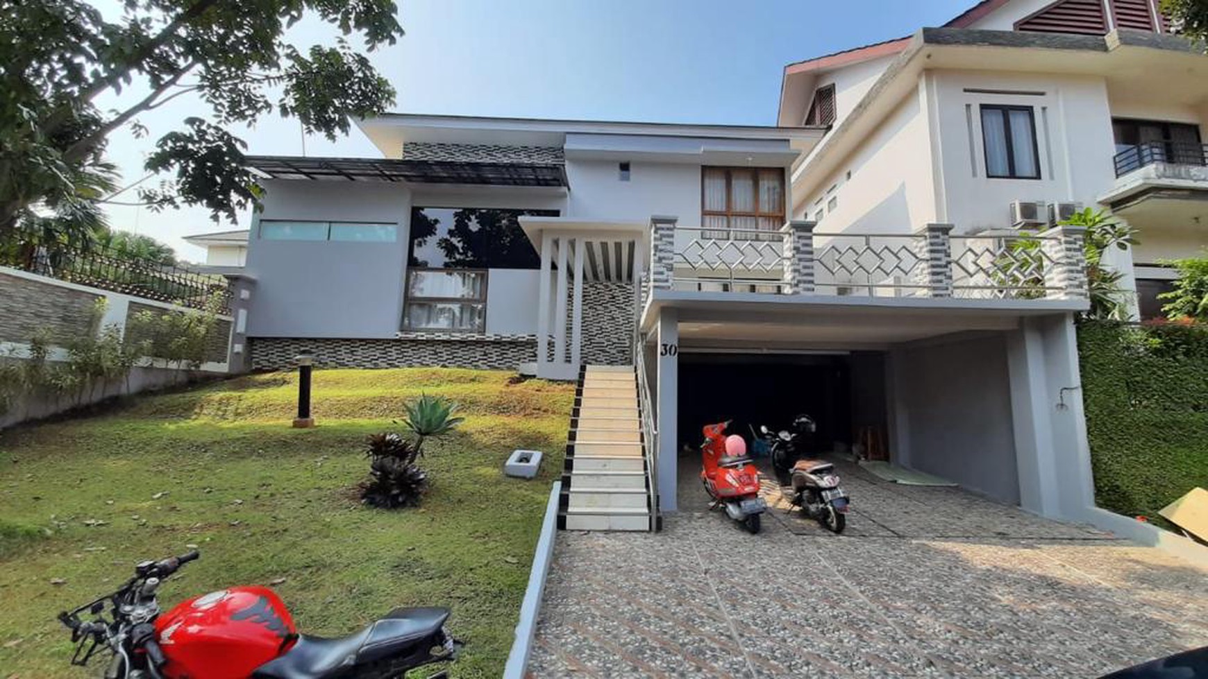 Dijual Rumah Villa  di hook  Cluster Exclusive Hilltop Sentul City Bogor