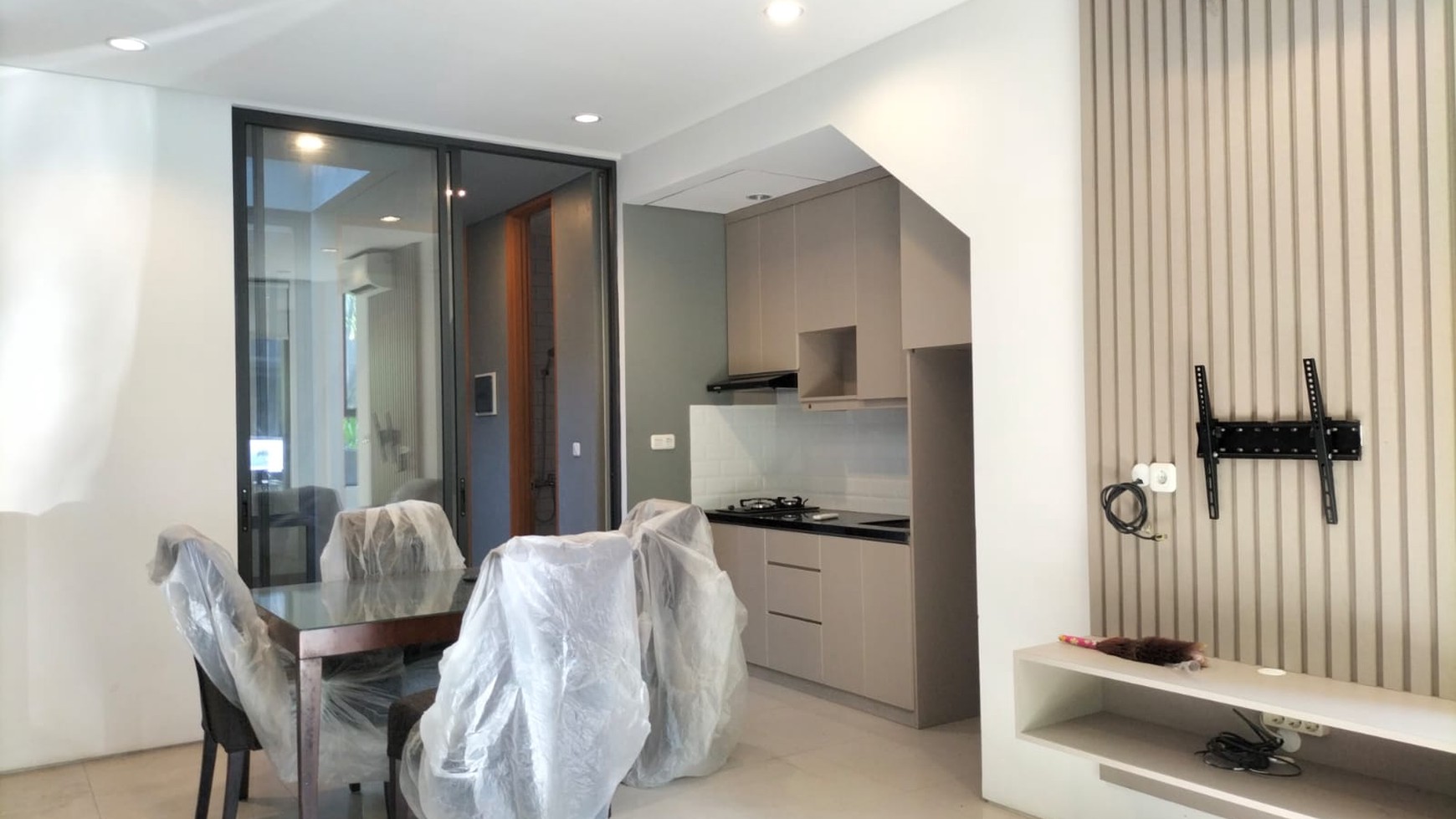 Disewakan Rumah Siap Huni dengan Desain Minimalis Modern @Bintaro