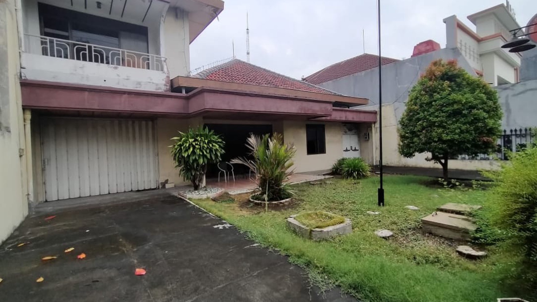 Rumah Comercial nol jalan raya Jemur Andayani Surabaya Selatan