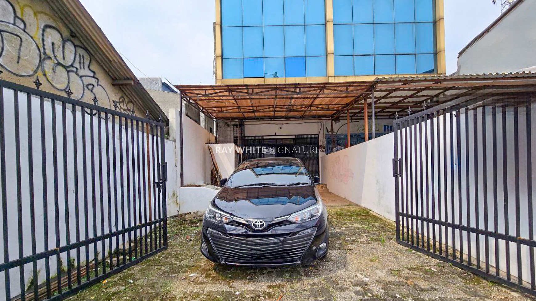 Dijual Ruko Layak Huni 3 Lantai Area Sudah Ramai Di Jl Pahlawan Ciputat Tangerang Selatan 