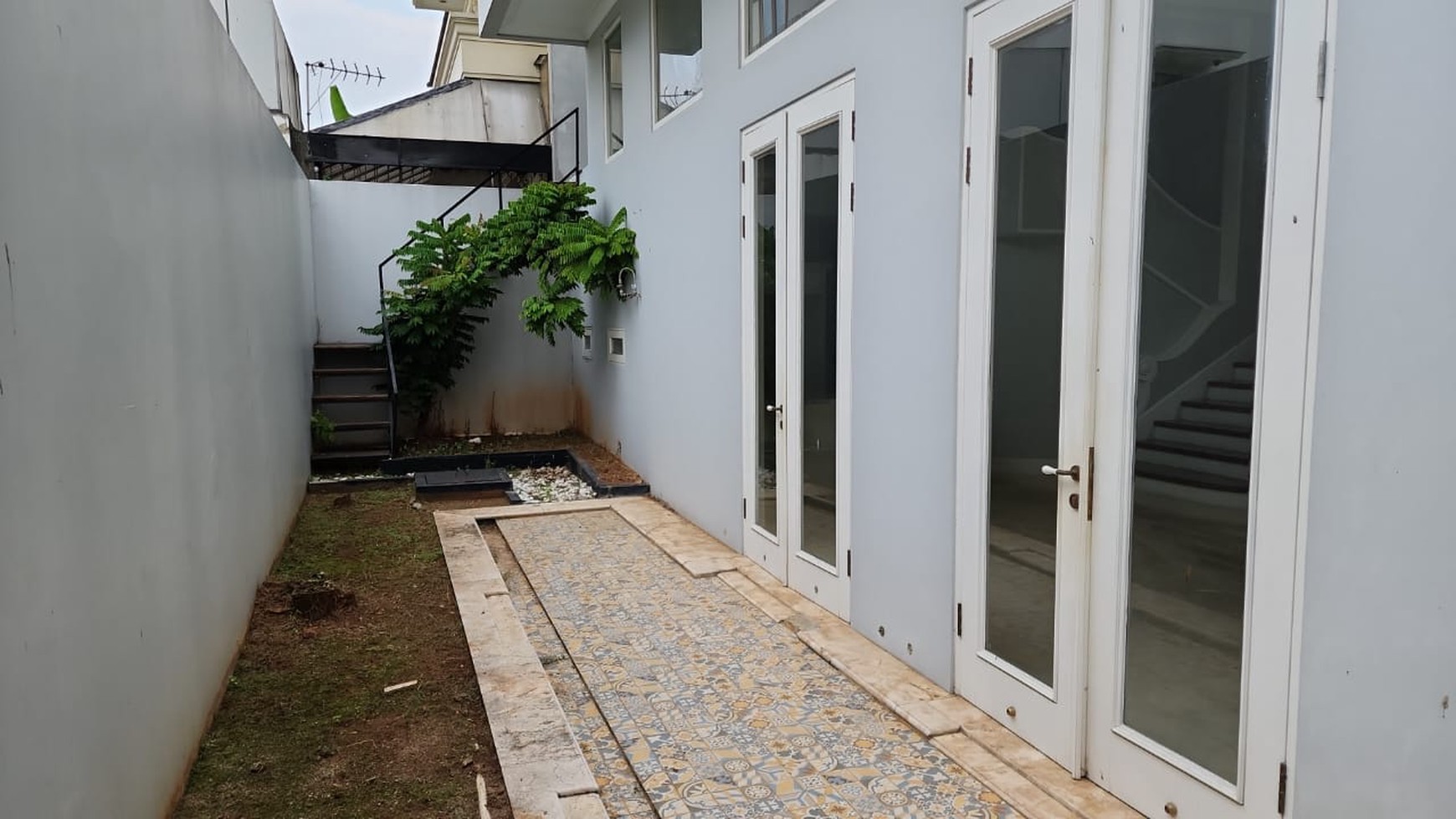 Dijual Rumah di Taman Beverly Golf JL. Danau Maninjau - Lippo Karawaci Tangerang