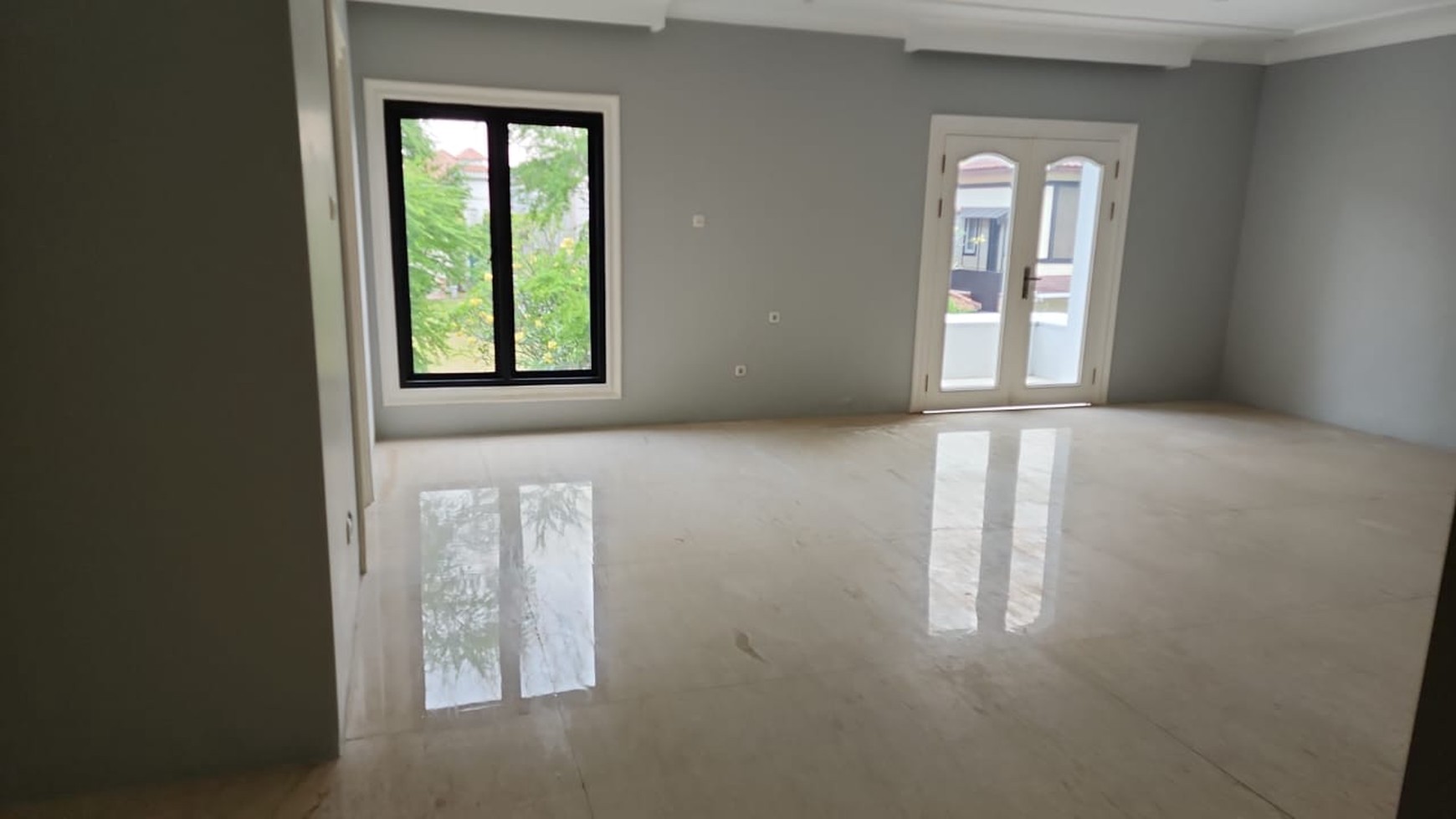 Dijual Rumah di Taman Beverly Golf JL. Danau Maninjau - Lippo Karawaci Tangerang