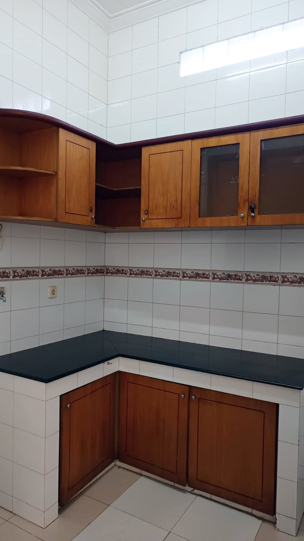 Rumah di Prapen Indah Surabaya Selatan, 2 Lantai, Semi Furnished, Hadap Utara, Siap Huni