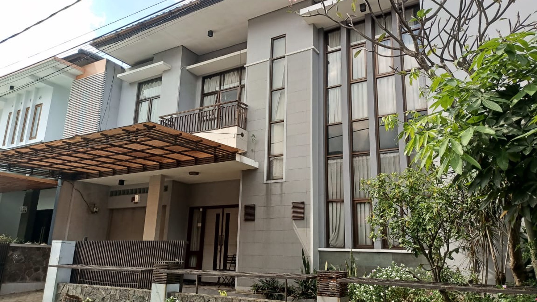 Rumah Lux Semi Furnished di Komplek Puri Tirta Bandung