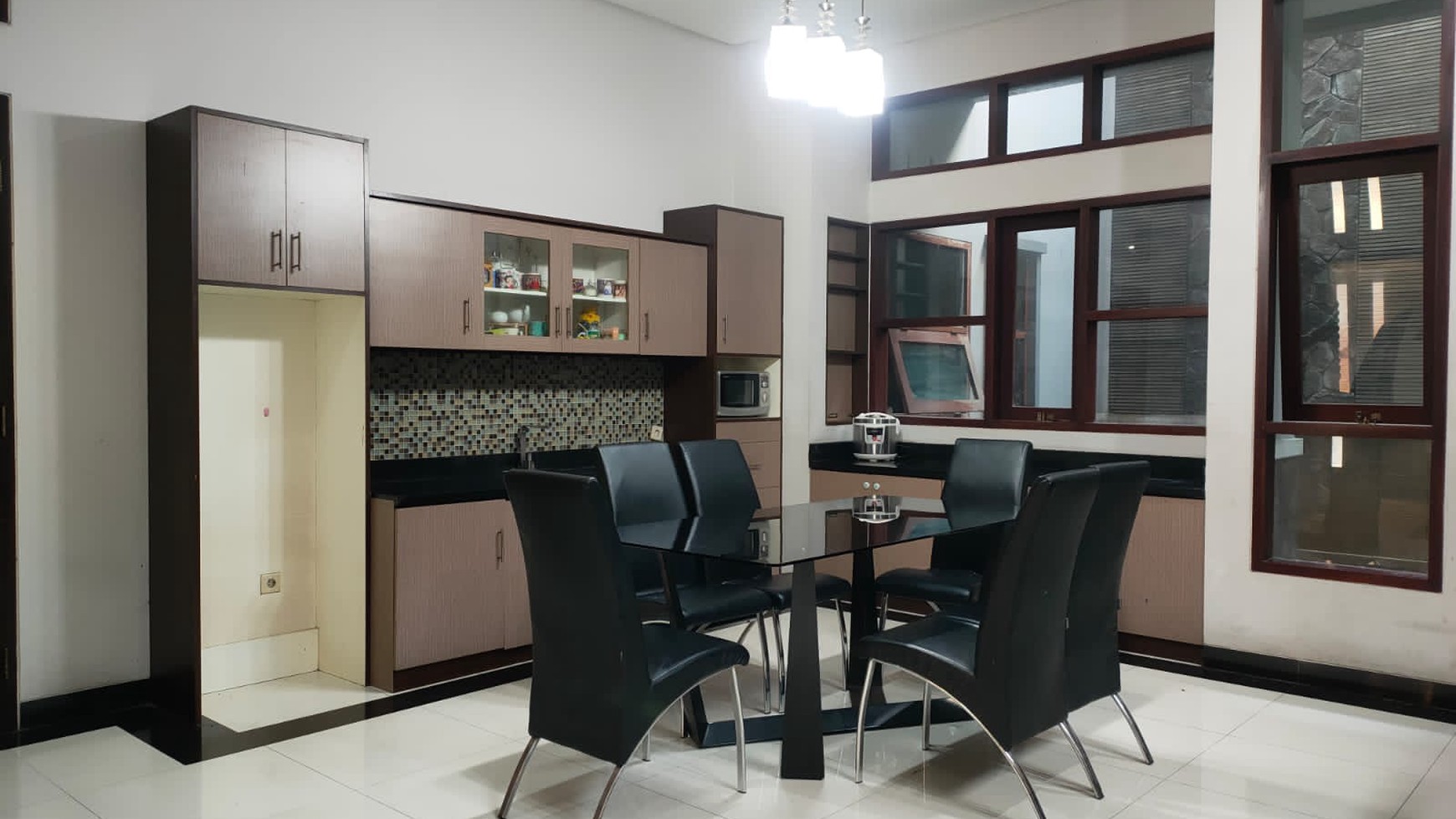 Rumah Lux Semi Furnished di Komplek Puri Tirta Bandung