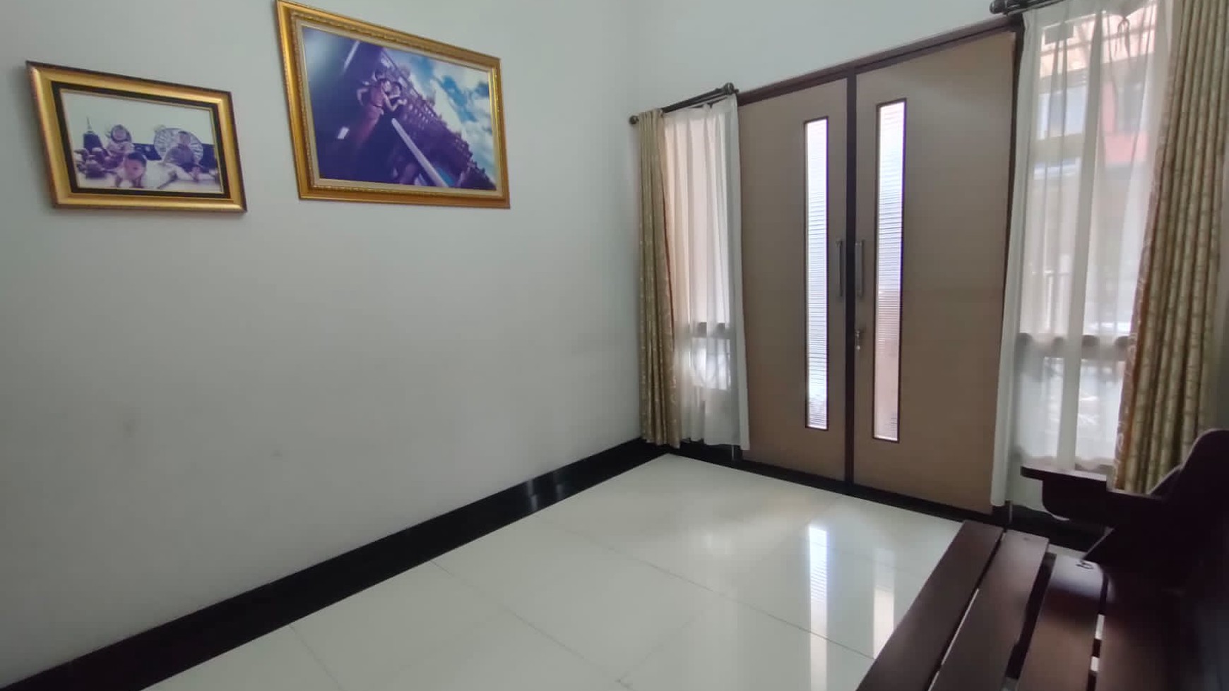 Rumah Lux Semi Furnished di Komplek Puri Tirta Bandung