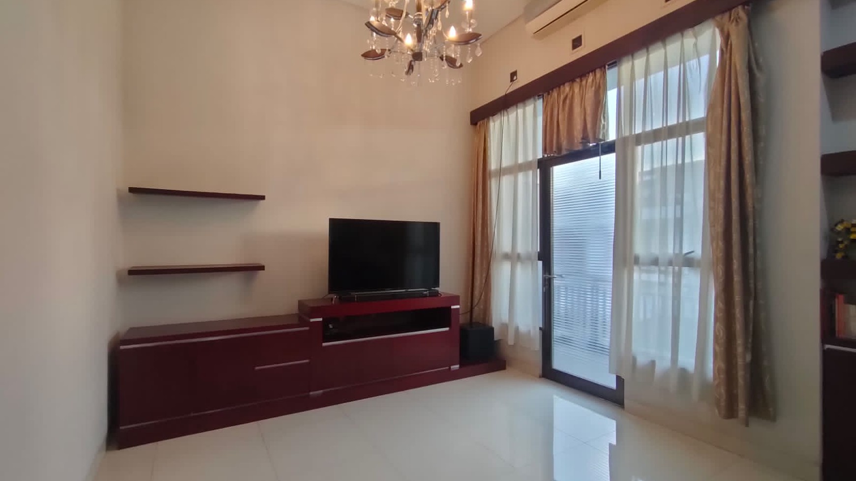 Rumah Lux Semi Furnished di Komplek Puri Tirta Bandung