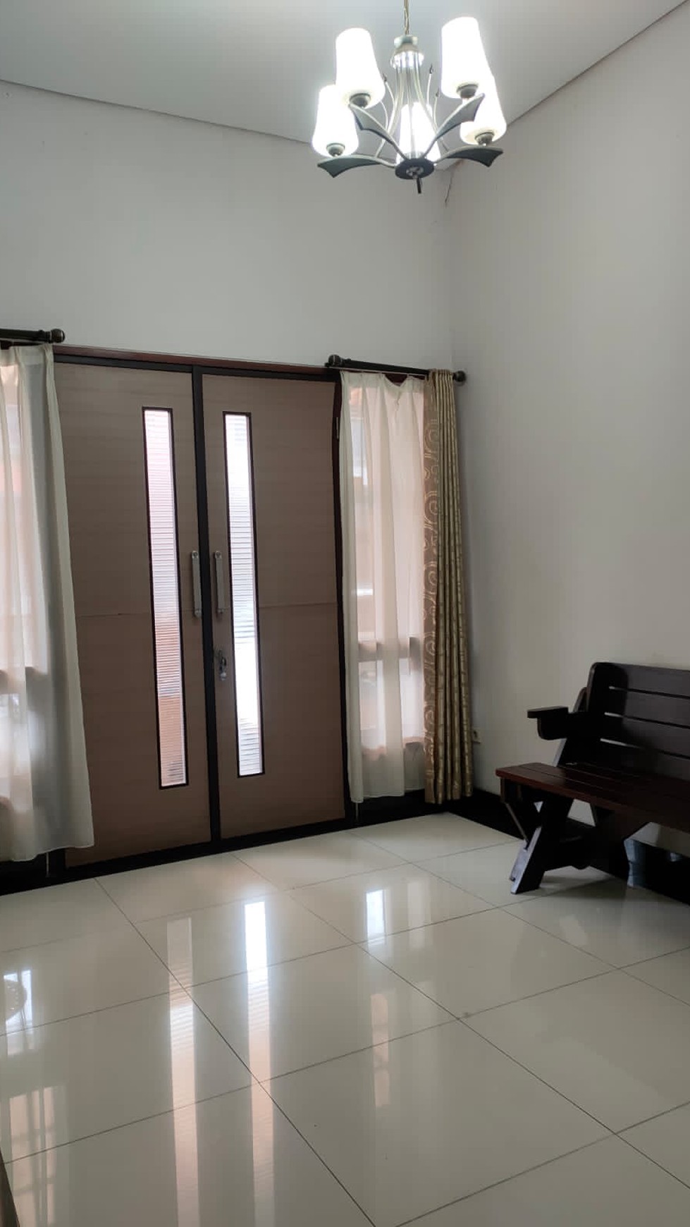 Rumah Lux Semi Furnished di Komplek Puri Tirta Bandung