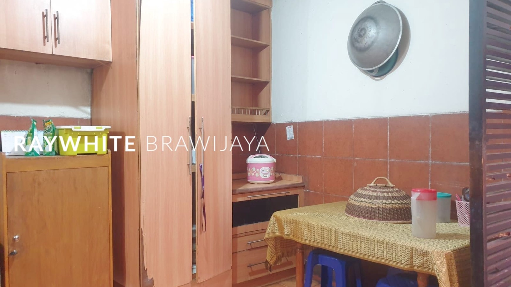 Rumah Lama Lokasi Strategis Area Kebayoran Baru