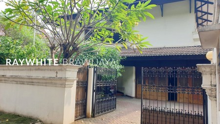 Rumah Lama Lokasi Strategis Area Kebayoran Baru